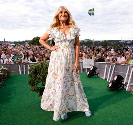 STOCKHOLM, SVERIGE 20260721 Programledaren Pernilla Wahlgren under Allsang pa Skansen pa tisdagskvällen. STOCKHOLM SVERIGE x12260x *** STOCKHOLM, SWEDEN 20260721 Host Pernilla Wahlgren during Allsang pa Skansen on Tuesday evening STOCKHOLM, SWEDEN x12260x  Copyright: xTerhixYlimäinen TTx ALLSANG PA SKANSEN 2026 N8L2rjfUaLA