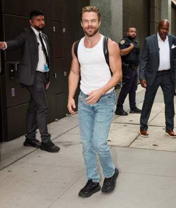 New York, NY, July 21: Dancing with the Stars judge Derek Hough arrives for GMA3 on July 21, 2026. Credit: AdMedia USA  - ZUMAa123 20260721_zaa_a123_016 Copyright: xCamaraxPorterx