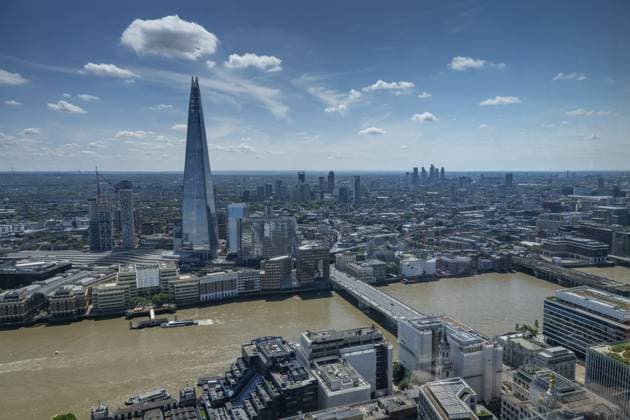 Blick vom Hochhaus 20 Fenchurch Street auf die Innenstadt, die Themse und den Wolkenkratzer The Shard im Stadtteil Southwark, London, England, Großbritannien, Großbritannien View from the 20 Fenchurch Street skyscraper of the city center, the Thames and The Shard skyscraper in the Southwark district, London, England, Great Britain, Great Britain Copyright: imageBROKER OlafxKrüger ibxomk18477852.jpg