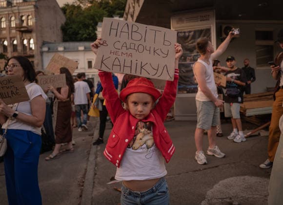 July 21, 2026: Hundreds of Ukrainians attend the sixth day of protests follwing the dismissal of Former Minister of Defence of Ukraine, Mykhailo Fedorov, on July 21, 2026. Protests have been taking place near the Ivan Franko National Academic Drama Theatre in Kyiv, Ukraine. - ZUMAj167 20260721_zip_j167_003 Copyright: xSvetxJacquelinex