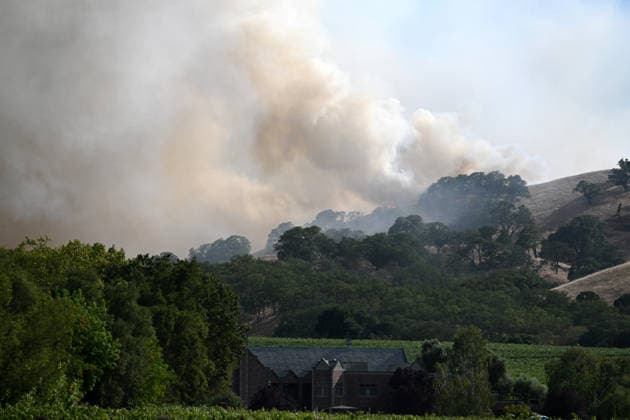 Evacuations ordered near Pleasanton during wildfire in Sunol, California ALAMEDA COUNTY, CALIFORNIA - JULY 21: A view of heavy smoke and flames as crews battle the Little Fire wildfire in a vegetation area in Sunol, Alameda County, California, United States, on July 21, 2026. Tayfun Coskun Anadolu California United States. Editorial use only. Please get in touch for any other usage.  Copyright: x2026xAnadoluxTayfunxCoskunx