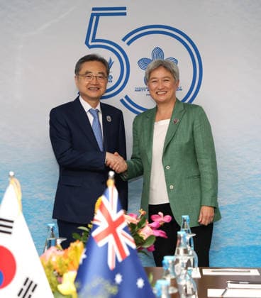 S. Korea-Australia talks S. Korea-Australia talks South Korean Foreign Minister Cho Hyun (L) and Australian Foreign Minister Penny Wong pose for a photo during their meeting in Manila on July 22, 2026, on the sidelines of meetings related to the Association of Southeast Asian Nations. (Yonhap) 2026-07-22 11:31:03 < 1980-2026 YONHAPNEWS AGENCY. .> ÇÊ¸®ÇÉ ÇÊ¸®ÇÉ EDITORIAL USE ONLY  Copyright: xx PYH2026072207210031500 YonhapxNewsx yonphotos254730