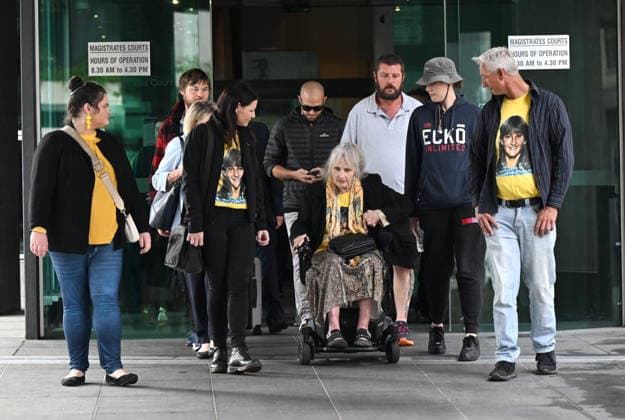ANNETTE MASON DEATH INQUEST, Judith Anderson (in wheelchair), mother of victim Annette Mason is seen with family members at the inquest into the 1989 murder of teen girl Annette Mason at the Brisbane Magistrate s Court in Brisbane, Wednesday, July 22, 2026. ( NO ARCHIVING BRISBANE QUEENSLAND AUSTRALIA  Copyright: xDARRENxENGLANDx 20260722122543086185
