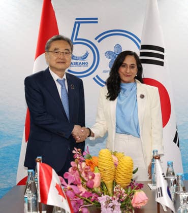 S. Korea-Canada talks S. Korea-Canada talks South Korean Foreign Minister Cho Hyun (L) and Canadian Foreign Minister Anita Anand pose for a photo during their meeting in Manila on July 22, 2026, on the sidelines of meetings related to the Association of Southeast Asian Nations. (Yonhap) 2026-07-22 12:55:55 < 1980-2026 YONHAPNEWS AGENCY. .> ÇÊ¸®ÇÉ ÇÊ¸®ÇÉ EDITORIAL USE ONLY  Copyright: xx PYH2026072209550031500 YonhapxNewsx yonphotos254740