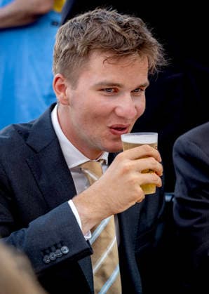 21-07-2026 Resto Prince Gabriel with beer bier during the Everyone to the Table initiative by Resto National at Vossenplein - Place du Jeu de Balle, as part of the National Holiday in Brussels Â  Copyright: xPPEx