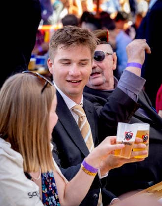 21-07-2026 Resto Prince Gabriel with beer bier during the Everyone to the Table initiative by Resto National at Vossenplein - Place du Jeu de Balle, as part of the National Holiday in Brussels Â  Copyright: xPPEx