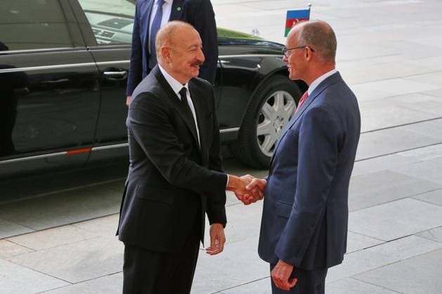Berlin, Deutschland, 21.07.2026: Bundeskanzleramt: Empfang des Präsidenten Aserbaidschans: Präsident von Aserbaidschan Ilham Alijew und Bundeskanzler Friedrich Merz (CDU) *** Berlin, Germany, July 21, 2026 Federal Chancellery Reception for the President of Azerbaijan President of Azerbaijan Ilham Aliyev and Federal Chancellor Friedrich Merz (CDU) Copyright: xdtsxNachrichtenagenturx dts_128152