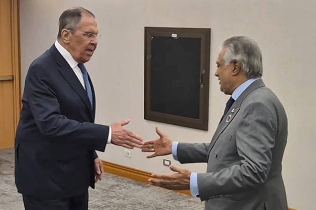 PHILIPPINES, MANILA - JULY 22, 2026: Russia s Minister of Foreign Affairs Sergei Lavrov and Pakistan s Minister for Foreign Affairs Muhammad Ishaq Dar shake hands during a meeting on the sidelines of ASEAN-led events. Video grab. Best quality available. TASS Manila Philippines  - ZUMAt113 20260722_zaa_t113_001 Copyright: xTassx
