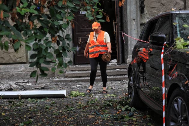A municipal worker walks through debris in the street after a Russian combined strike outside a four-storey residential building, Odesa, Ukraine, July 21, 2026. The Russian army carried out a missile and drone attack on the southern Ukrainian port city and the region. The attack damaged the residential building, nearby structures and cars. Three people were injured. (Photo by Nina Liashonok Ukrinform) Russians attack historical centre in Odesa  Copyright: xNinaxLiashonokx
