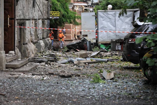 Municipal workers remove debris from a street after a Russian combined strike, Odesa, Ukraine, July 21, 2026. The Russian army carried out a missile and drone attack on the southern Ukrainian port city and the region. The attack damaged the residential building, nearby structures and cars. Three people were injured. (Photo by Nina Liashonok Ukrinform) Russians attack historical centre in Odesa  Copyright: xNinaxLiashonokx