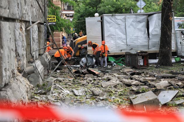 Municipal workers remove debris from a street after a Russian combined strike, Odesa, Ukraine, July 21, 2026. The Russian army carried out a missile and drone attack on the southern Ukrainian port city and the region. The attack damaged the residential building, nearby structures and cars. Three people were injured. (Photo by Nina Liashonok Ukrinform) Russians attack historical centre in Odesa  Copyright: xNinaxLiashonokx