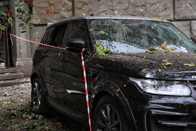 A barricade tape is tied to a crushed car outside a four-storey apartment block damaged by a Russian combined strike, Odesa, Ukraine, July 21, 2026. The Russian army carried out a missile and drone attack on the southern Ukrainian port city and the region. The attack damaged the residential building, nearby structures and cars. Three people were injured. (Photo by Nina Liashonok Ukrinform) Russians attack historical centre in Odesa  Copyright: xNinaxLiashonokx