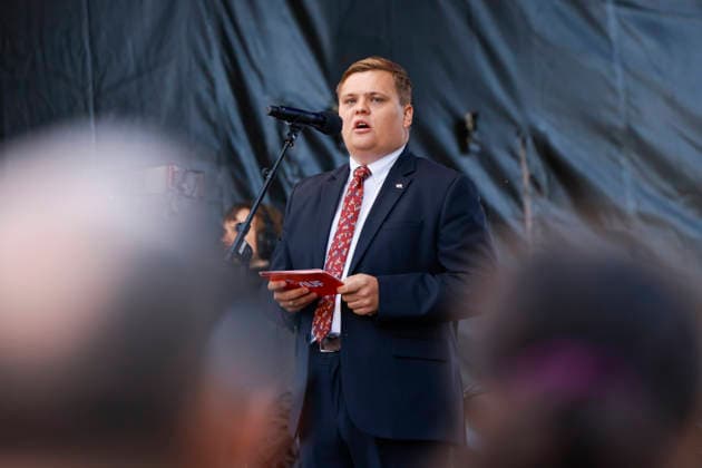 22. juli markering ved minnesmerket i Regjeringskvartalet Oslo 20260722. AUF-leder Gaute Borstad Skjervo taler. 22. juli markering ved minnesmerket ved hoyblokka i Regjeringskvartalet. I ar er det 15 ar siden terrorangrepet hvor 77 mennesker mistet livet i 2011. Foto: Frederik Ringnes NTB Oslo Norge MsJ_O_pJUUc EDITORIAL USE ONLY Ref:_BNCMsJ_O_pJUUc.jpg *** July 22 commemoration at the memorial in the Government Quarter, Oslo, July 22, 2026. AUF leader Gaute Borstad Skjervo speaks at the July 22 commemoration at the memorial by the Hoyblokka building in the Government Quarter. This year marks 15 years since the terrorist attack in which 77 people lost their lives in 2011. Photo by Frederik Ringnes, NTB, Oslo, Norway. MsJ O pJUUc EDI  Copyright: xFrederikxRingnesx xNTBx