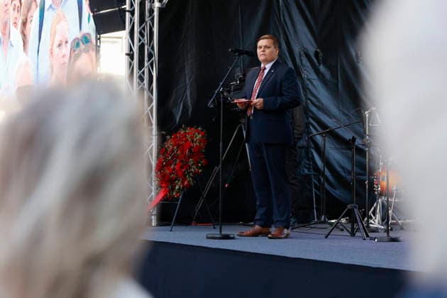22. juli markering ved minnesmerket i Regjeringskvartalet Oslo 20260722. AUF-leder Gaute Borstad Skjervo taler. 22. juli markering ved minnesmerket ved hoyblokka i Regjeringskvartalet. I ar er det 15 ar siden terrorangrepet hvor 77 mennesker mistet livet i 2011. Foto: Frederik Ringnes NTB Oslo Norge XUEP-UjFT4Y EDITORIAL USE ONLY Ref:_BNCXUEP-UjFT4Y.jpg *** July 22 commemoration at the memorial in the Government Quarter, Oslo, July 22, 2026. AUF leader Gaute Borstad Skjervo speaks at the July 22 commemoration at the memorial near the Hoyblokka building in the Government Quarter. This year marks 15 years since the terrorist attack in which 77 people lost their lives in 2011. Photo by Frederik Ringnes, NTB, Oslo, Norway. XUEP UjFT4Y E  Copyright: xFrederikxRingnesx xNTBx