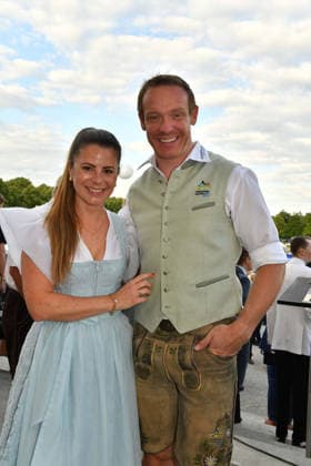 Felix Loch mit Ehefrau Lisa Sommerempfang des Bayerischen Landtags 2026 Neuen Schloss Schleißheim München 21. Juli 2026 *** Felix Loch with his wife Lisa at the Bavarian State Parliament’s Summer Reception 2026 at the New Palace in Schleißheim, Munich, July 21, 2026