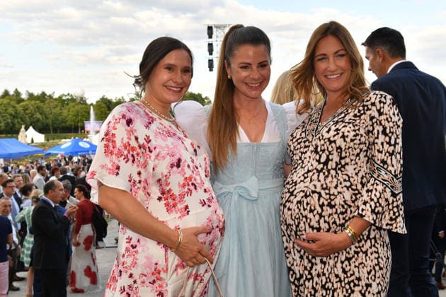 Elena Lilik, Lisa Loch und Denise Schindler Sommerempfang des Bayerischen Landtags 2026 Neuen Schloss Schleißheim München 21. Juli 2026 *** Elena Lilik, Lisa Loch, and Denise Schindler: 2026 Summer Reception of the Bavarian State Parliament, New Schleißheim Palace, Munich, July 21, 2026