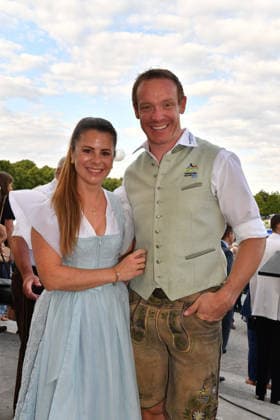 Felix Loch mit Ehefrau Lisa Sommerempfang des Bayerischen Landtags 2026 Neuen Schloss Schleißheim München 21. Juli 2026 *** Felix Loch with his wife Lisa at the Bavarian State Parliament’s Summer Reception 2026 at the New Palace in Schleißheim, Munich, July 21, 2026