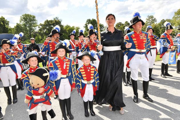Ilse Aigner mit den Schleißheimer Schlosspfeifer Sommerempfang des Bayerischen Landtags 2026 Neuen Schloss Schleißheim München 21. Juli 2026 *** Ilse Aigner with the Schleißheim Palace Pipers at the Bavarian State Parliament’s 2026 Summer Reception, New Schleißheim Palace, Munich, July 21, 2026