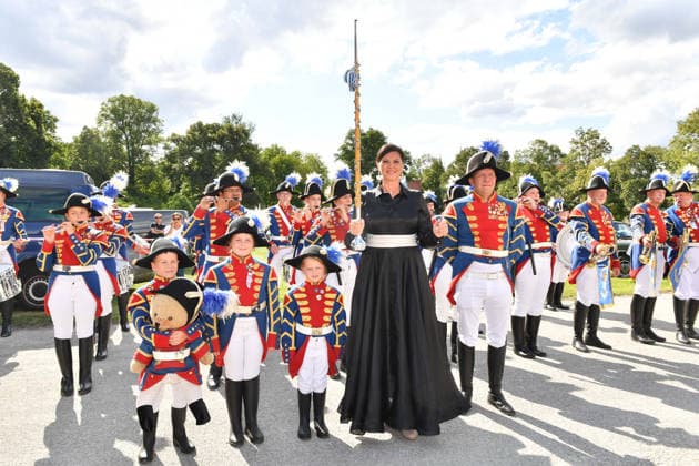 Ilse Aigner mit den Schleißheimer Schlosspfeifer Sommerempfang des Bayerischen Landtags 2026 Neuen Schloss Schleißheim München 21. Juli 2026 *** Ilse Aigner with the Schleißheim Palace Pipers at the Bavarian State Parliament’s 2026 Summer Reception, New Schleißheim Palace, Munich, July 21, 2026