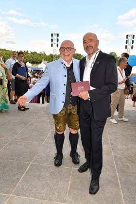 Christian Neureuther mit Begleitung Sommerempfang des Bayerischen Landtags 2026 Neuen Schloss Schleißheim München 21. Juli 2026 *** Christian Neureuther and his companion at the 2026 Summer Reception of the Bavarian State Parliament, New Schleißheim Palace, Munich, July 21, 2026