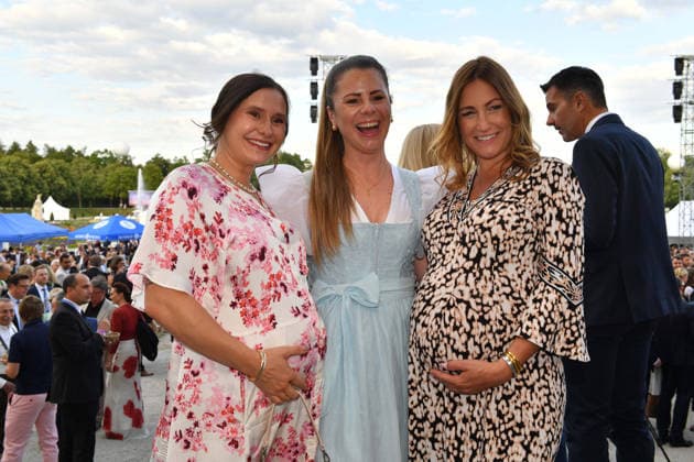 Elena Lilik, Lisa Loch und Denise Schindler Sommerempfang des Bayerischen Landtags 2026 Neuen Schloss Schleißheim München 21. Juli 2026 *** Elena Lilik, Lisa Loch, and Denise Schindler: 2026 Summer Reception of the Bavarian State Parliament, New Schleißheim Palace, Munich, July 21, 2026
