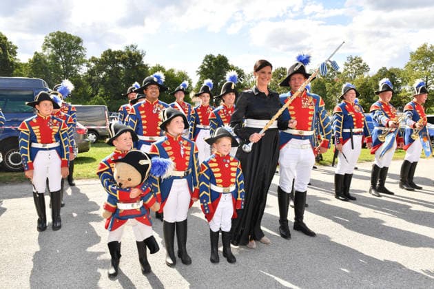 Ilse Aigner mit den Schleißheimer Schlosspfeifer Sommerempfang des Bayerischen Landtags 2026 Neuen Schloss Schleißheim München 21. Juli 2026 *** Ilse Aigner with the Schleißheim Palace Pipers at the Bavarian State Parliament’s 2026 Summer Reception, New Schleißheim Palace, Munich, July 21, 2026