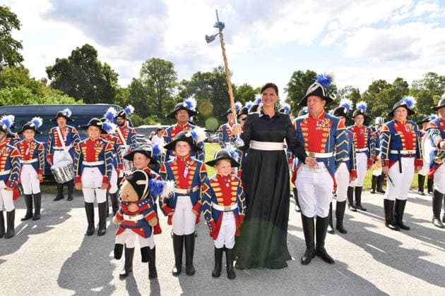 Ilse Aigner mit den Schleißheimer Schlosspfeifer Sommerempfang des Bayerischen Landtags 2026 Neuen Schloss Schleißheim München 21. Juli 2026 *** Ilse Aigner with the Schleißheim Palace Pipers at the Bavarian State Parliament’s 2026 Summer Reception, New Schleißheim Palace, Munich, July 21, 2026