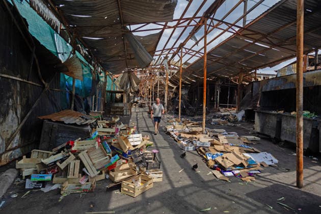 A man walks between the rows at the market near the Lukianivska metro station, which reopened after the recent massive Russian bombardment, Kyiv, Ukraine, July 21, 2026. On Sunday night, July 19, 2026, Russia launched a massive missile strike on the Ukrainian capital. The Lukianivka historical neighbourhood was hit again. The strike damaged the Lukianivska metro station, its vestibule and foyer, and wrecked the Lukianivka market. The underground passage on Yuriia Illienka Street was also directly struck. (Photo by Kyrylo Chubotin Ukrinform) Lukianivka neighbourhood in Kyiv recovers from massive Russian attack  Copyright: xKyryloxChubotinx
