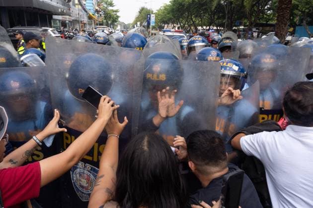 Police Disperse Anti-Rubio Protest Outside ASEAN Meeting in Pasay City PASAY CITY, PHILIPPINES JULY 22, 2026: Protesters from the progressive alliance Bagong Alyansang Makabayan (Bayan) were dispersed by police after attempting to hold a demonstration outside the Philippine International Convention Center (PICC) in Pasay City, where the 59th ASEAN Foreign Ministers Meeting is being held from July 20 24, 2026. The protest sought to condemn the presence of US Secretary of State Marco Rubio, whom demonstrators labeled a war criminal over his alleged role in US military actions abroad. PHOTO BY : Charles Edmon Pasay City Philippines Copyright: x xCharlesxEdmonxS.xPerezx xJNAxPressx