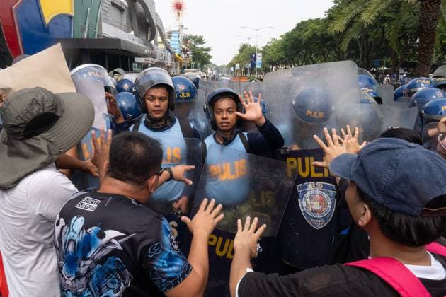 July 22, 2026, Pasay City, Philippines: PASAY Pasay City, PHILIPPINES Ã¢â‚¬ JULY 22, 2026: Protesters from the progressive alliance Bagong Alyansang Makabayan (Bayan) were dispersed by police after attempting to hold a demonstration outside the Philippine International Convention Center (PICC) in Pasay City, where the 59th ASEAN Foreign Ministers Meeting is being held from July 20Ã¢â‚¬24, 2026. The protest sought to condemn the presence of US Secretary of State Marco Rubio, whom demonstrators labeled a war criminal over his alleged role in US military actions abroad. Pasay City Philippines - ZUMAq101 20260722_zna_q101_011 Copyright: xCharlesxEdmonxS.xPerezx