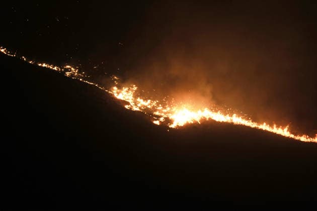 Wildfires continue in Italian island of Sicily PALERMO, ITALY - JULY 22: Wildfires that broke out in several parts of the Italian island of Sicily continue overnight, fueled by strong winds, as firefighters, civil protection teams and forestry crews press on with efforts to contain the blazes near Palermo, Sicily, Italy on July 22, 2026. The wildfires, which started yesterday on the slopes of Mount Longa near the city of Palermo, spread rapidly due to the wind and burned throughout the night. Alberto Lo Bianco Anadolu Palermo Italy. Editorial use only. Please get in touch for any other usage.  Copyright: x2026xAnadoluxAlbertoxLoxBiancox