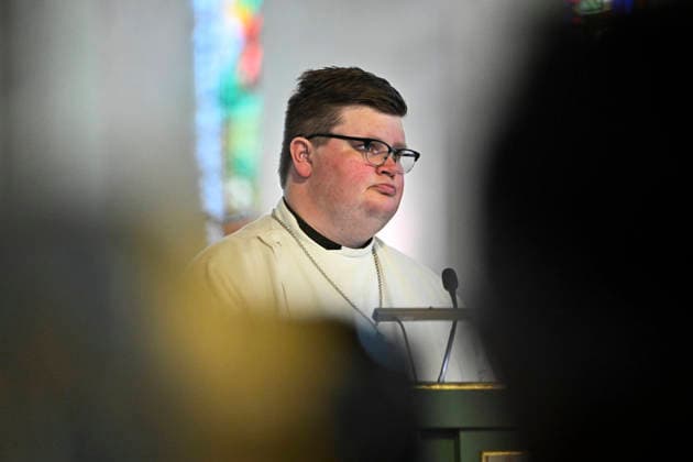 22. juli markering i Oslo domkirke Oslo 20260722. sokneprest pa Froya Fredrik Sletbakk Olsborg taler under 22. juli markeringen i Oslo Domkirke. I ar er det 15 ar siden terrorangrepet hvor 77 mennesker mistet livet i 2011. Foto: Annika Byrde NTB POOL Oslo Norge SB2hsQcjEuE EDITORIAL USE ONLY Ref:_BNC_POLSB2hsQcjEuE.jpg *** July 22 commemoration at Oslo Cathedral, Oslo, July 22, 2026: Fredrik Sletbakk Olsborg, parish priest on Froya, speaks during the July 22 commemoration at Oslo Cathedral. This year marks the 15th anniversary of the terrorist attack in which 77 people lost their lives in 2011 Photo by Annika Byrde, NTB POOL, Oslo, Norway, SB2hsQcjEuE, EDITORIAL USE ONLY, Ref BNC POLSB2hsQcjEuE jpg  Copyright: xAnnikaxByrdex xNTBx