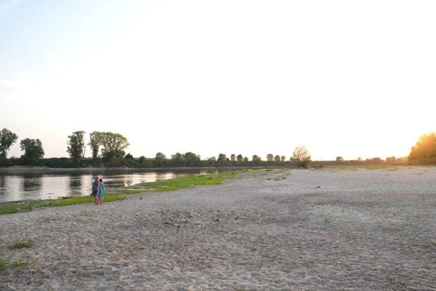 IPA86888850 - Mezzanino, Pavia, Ponte della Becca, July 22, 2026: The Po River has run dry; there is a water emergency and drought affecting Italy’s rivers. The Po River is 3 meters below its normal level, with vast stretches of sand; climate change and global warming  Copyright: xDuilioxPiaggesix xDuilioxPiaggesix 86888850