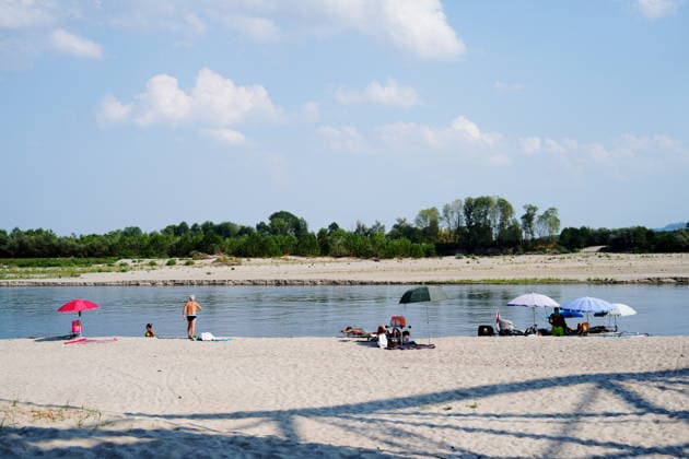 IPA86888886 - Mezzanino, Pavia, Ponte della Becca, July 22, 2026: The Po River has run dry; there is a water emergency and drought affecting Italy’s rivers. The Po River is 3 meters below its normal level, with vast stretches of sand; climate change and global warming  Copyright: xDuilioxPiaggesix xDuilioxPiaggesix 86888886
