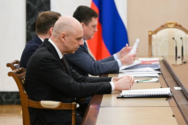 RUSSIA, MOSCOW - JULY 22, 2026: Russia s Minister of Finance Anton Siluanov (front) during a government meeting chaired by Russia s President Putin (not pictured) to discuss economic issues. Alexander Kazakov Russian Presidential Press and Information Office TASS  95321032