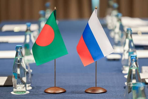 PHILIPPINES, MANILA - JULY 22, 2026: Flags of Bangladesh and Russia are seen during a meeting between Russia s Minister of Foreign Affairs Lavrov and Bangladesh s Minister of Foreign Affairs Rahman on the sidelines of ASEAN-led events. Video grab. Best quality available. Russian Foreign Ministry TASS  95321393
