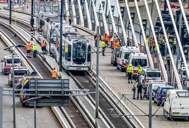 ROTTERDAM - Two trams collided on the Erasmus Bridge in Rotterdam. Eighteen people were injured in the incident, two of them seriously, the safety region reports. FRANK DE ROO ANP netherlands out - belgium out  Copyright: xx x564050995x originalFilename: 564050995.jpg