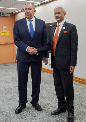 RECORD DATE NOT STATED External Affairs Minister S Jaishankar meets Russian Foreign Minister Sergey Lavrov Manila Philippines , Jul 22 (ANI): External Affairs Minister S Jaishankar meets Russian Foreign Minister Sergey Lavrov, in Manila on Wednesday. (@DrSJaishankar X ANI Photo) Manila Philippines Copyright: xANIx ANI_20260722066
