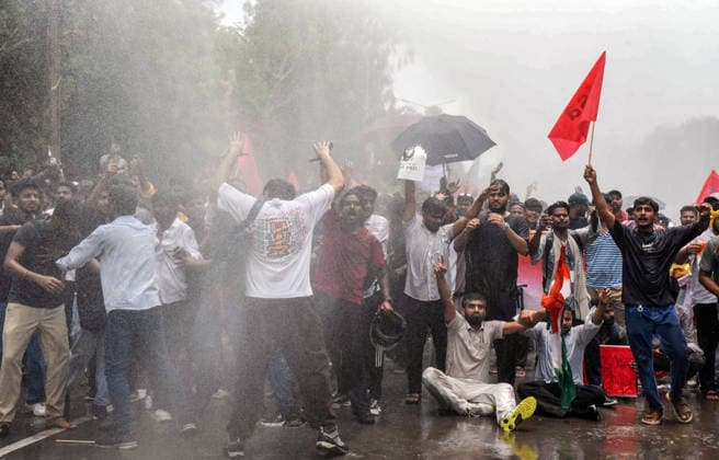Police personnel use a water cannon on AISA supporters after they stage a protest Patna, Jul 22 (ANI): Police personnel use a water cannon on AISA supporters after they stage a protest during the Lok Bhavan March over alleged irregularities and examination paper leaks and other various issues, in Patna on Wednesday. Patna Bihar India Copyright: xANIx ANI_20260722113