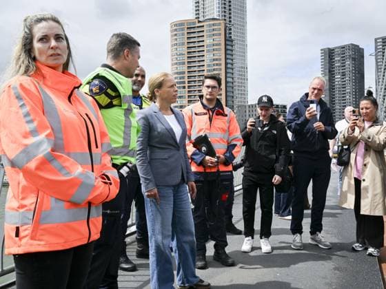 ROTTERDAM - Mayor Carola Schouten of Rotterdam on the Erasmus Bridge following a tram accident. Two trams collided there, injuring several people. FRANK DE ROO ANP netherlands out - belgium out  Copyright: xx x564054460x originalFilename: 564054460.jpg