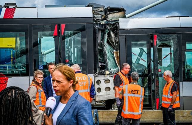 ROTTERDAM - Mayor Carola Schouten of Rotterdam on the Erasmus Bridge with the tram accident in the background, in which several people were injured. FRANK DE ROO ANP netherlands out - belgium out  Copyright: xx x564057782x originalFilename: 564057782.jpg