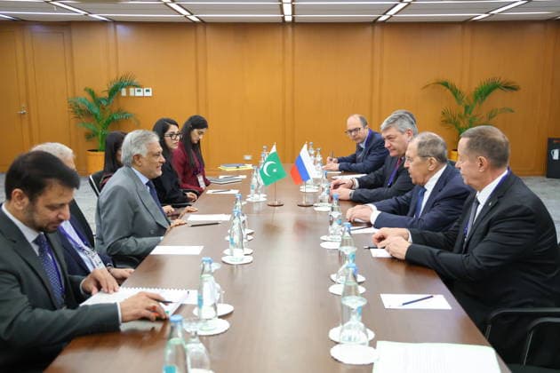PHILIPPINES, MANILA - JULY 22, 2026: Pakistan s Minister for Foreign Affairs Ishaq Dar (L midground) and Russia s Minister of Foreign Affairs Sergei Lavrov (2nd R) during a meeting on the sidelines of ASEAN-led events. TASS Manila Philippines  - ZUMAt113 20260722_zaa_t113_123 Copyright: xTassx
