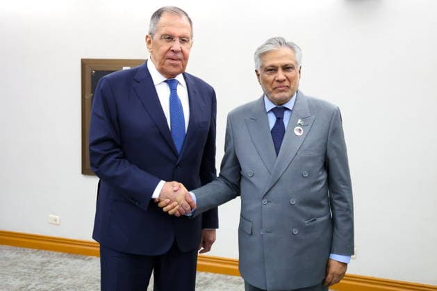 PHILIPPINES, MANILA - JULY 22, 2026: Russia s Minister of Foreign Affairs Sergei Lavrov (L) and Pakistan s Minister for Foreign Affairs Ishaq Dar shake hands during a meeting on the sidelines of ASEAN-led events. TASS Manila Philippines  - ZUMAt113 20260722_zaa_t113_124 Copyright: xTassx