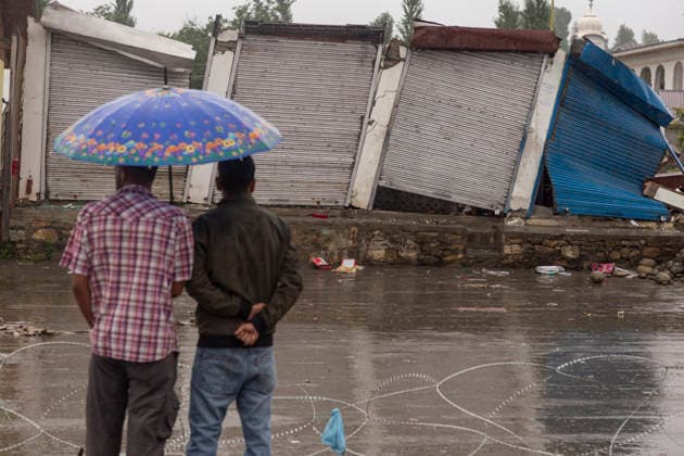July 22, 2026, Budgam, Jammu And Kashmir, India: People inspect the damage after a shopping complex is swallowed by raging floodwaters as heavy rain triggers flash floods and landslides in Beerwah. The severe weather leaves at least 22 people dead in the Poonch and Rajouri districts, forces the closure of educational institutions until July 26, and leads to the suspension of the Amarnath Yatra. Budgam India - ZUMAa205 20260722_zip_a205_014 Copyright: xAdilxAbassx