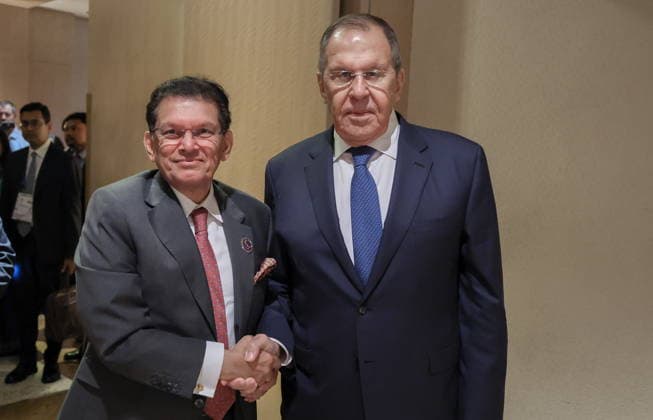 PHILIPPINES, MANILA - JULY 22, 2026: Bangladesh s Minister of Foreign Affairs Khalilur Rahman (L) and Russia s Minister of Foreign Affairs Sergei Lavrov shake hands during a meeting on the sidelines of ASEAN-led events Manila Philippines  - ZUMAt113 20260722_zaa_t113_126 Copyright: xRussianxForeignxMinistryx