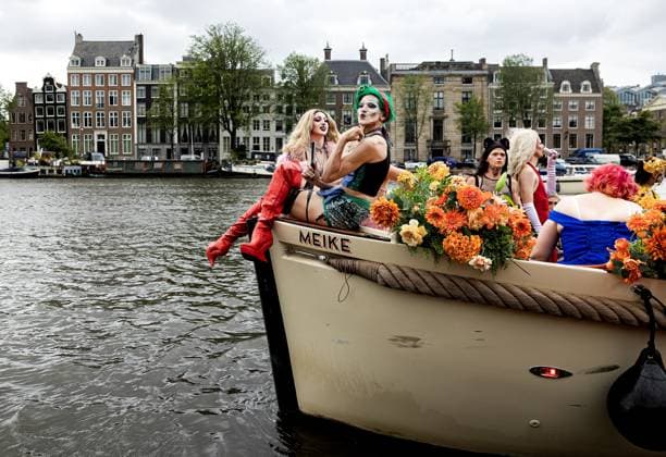 AMSTERDAM - Drag queens and drag kings at the opening of the WorldPride program of the Shakespeare Club of COC Amsterdam and surroundings and H ART Museum. RAMON VAN FLYMEN ANP netherlands out - belgium out  Copyright: xx x564060594x originalFilename: 564060594.jpg