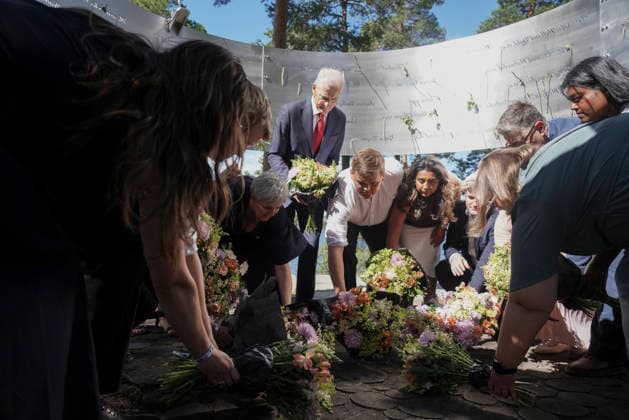 July 22nd commemoration on Utoya Utoeya 20260722. Prime Minister Jonas Gahr Store (C) takes part in fower laying ceremony during the 22nd of July commemoration on Utoeya. This year marks 15 years since the terrorist attack in which 77 people lost their lives in 2011, 69 of them were shot at Utoeya. Photo: Thomas Fure NTB Utoya Norway yfkmHB6EAZk EDITORIAL USE ONLY Ref:_BNC_POLyfkmHB6EAZk.jpg *** July 22 Commemoration on Utoya Utoeya 20260722 Prime Minister Jonas Gahr Store C takes part in a wreath-laying ceremony during the July 22 commemoration on Utoya. This year marks 15 years since the terrorist attack in which 77 people lost their lives in 2011; 69 of them were shot on Utoya. Photo: Thomas Fure, NTB. Utoya, Norway. yfkmHB6EAZk. E  Copyright: xThomasxFurex xNTBx