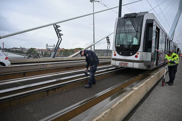 Several injured after trams collide on Rotterdam s Erasmus Bridge ROTTERDAM, NETHERLANDS - JULY 22: A view of the scene after two trams collided on the Erasmus Bridge in Rotterdam, Netherlands, on July 22, 2026. Several people were injured in the collision. Emergency services responded to the incident, and authorities launched an investigation into the cause of the crash. Mouneb Taim Anadolu Rotterdam Netherlands Antilles. Editorial use only. Please get in touch for any other usage.  Copyright: x2026xAnadoluxMounebxTaimx