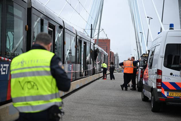 Several injured after trams collide on Rotterdam s Erasmus Bridge ROTTERDAM, NETHERLANDS - JULY 22: A view of the scene after two trams collided on the Erasmus Bridge in Rotterdam, Netherlands, on July 22, 2026. Several people were injured in the collision. Emergency services responded to the incident, and authorities launched an investigation into the cause of the crash. Mouneb Taim Anadolu Rotterdam Netherlands Antilles. Editorial use only. Please get in touch for any other usage.  Copyright: x2026xAnadoluxMounebxTaimx