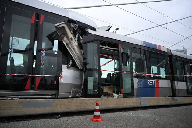 Several injured after trams collide on Rotterdam s Erasmus Bridge ROTTERDAM, NETHERLANDS - JULY 22: A view of the scene after two trams collided on the Erasmus Bridge in Rotterdam, Netherlands, on July 22, 2026. Several people were injured in the collision. Emergency services responded to the incident, and authorities launched an investigation into the cause of the crash. Mouneb Taim Anadolu Rotterdam Netherlands Antilles. Editorial use only. Please get in touch for any other usage.  Copyright: x2026xAnadoluxMounebxTaimx